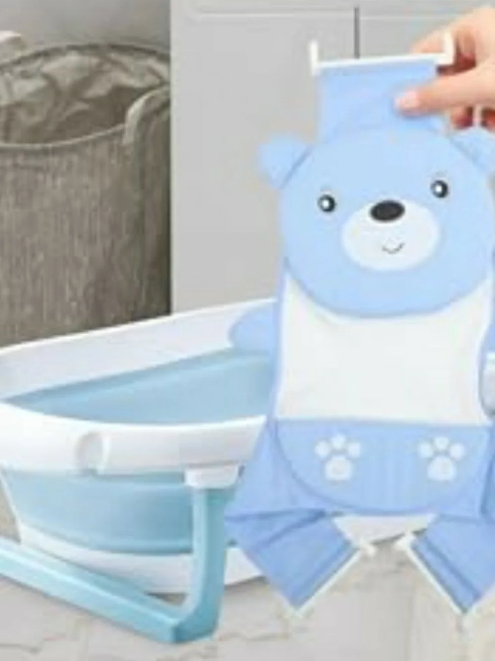 Cute cartoon bear baby bathtub net pocket foldable and portable shower net bed.